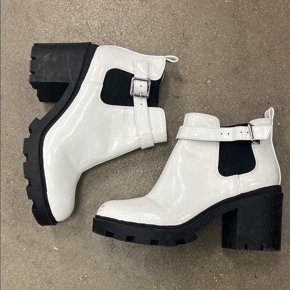 Mix 6 size 8 Stylish White Ankle Boots